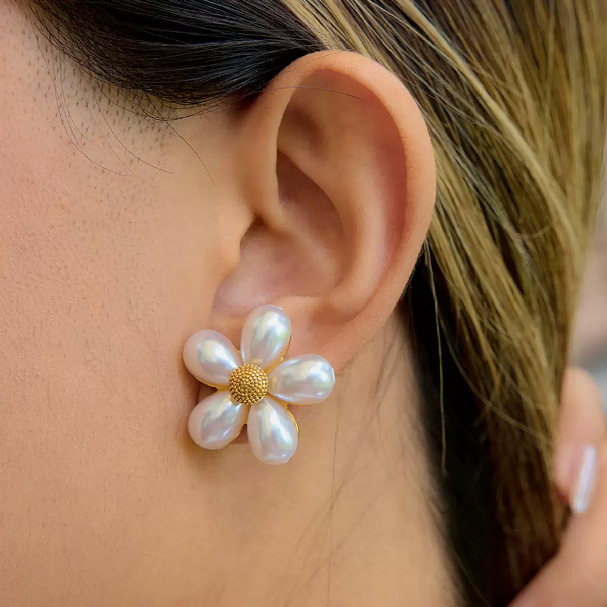 Five-petaled pearl flower exquisite studs earrings stainless steel tarnish free