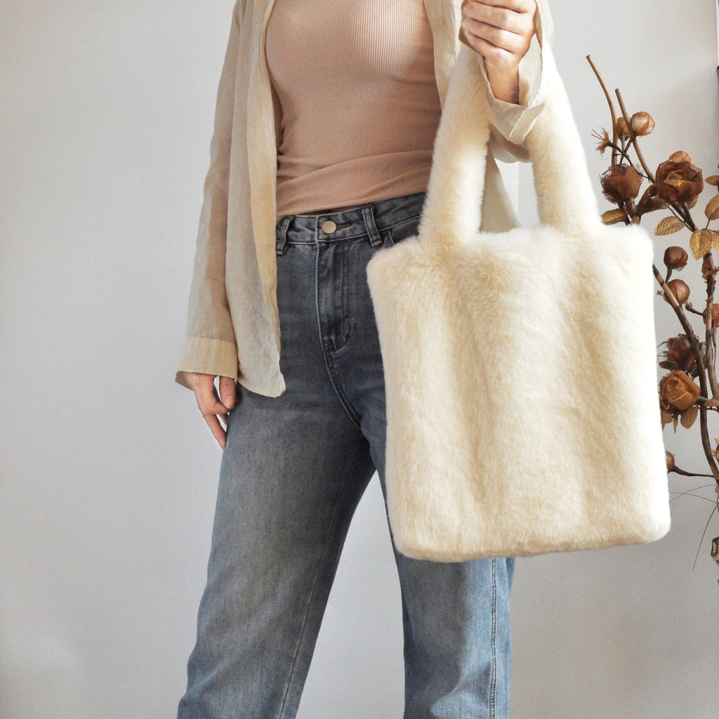 Cat high quality fluffy carrying bag 57*30cm