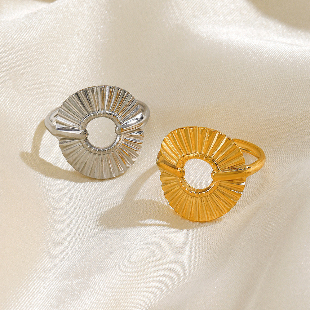 Circular Fan design stainless steel tarnish free water resistant adjustable ring