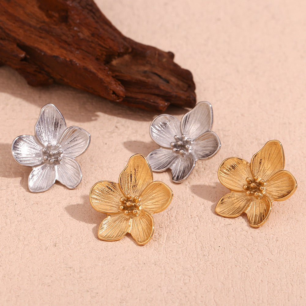 Small Five-petaled flower design Fine polishing stainless steel tarnish free studs earrings