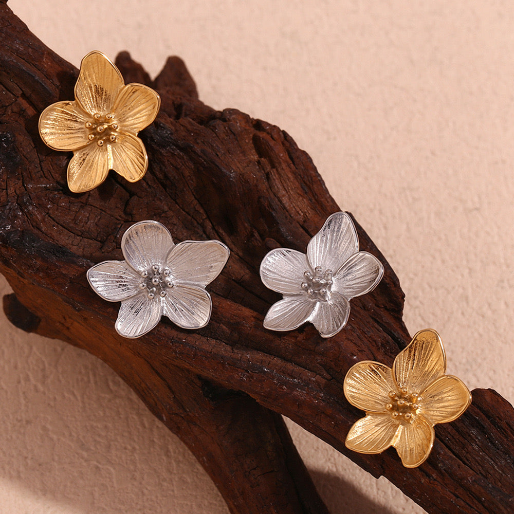 Small Five-petaled flower design Fine polishing stainless steel tarnish free studs earrings