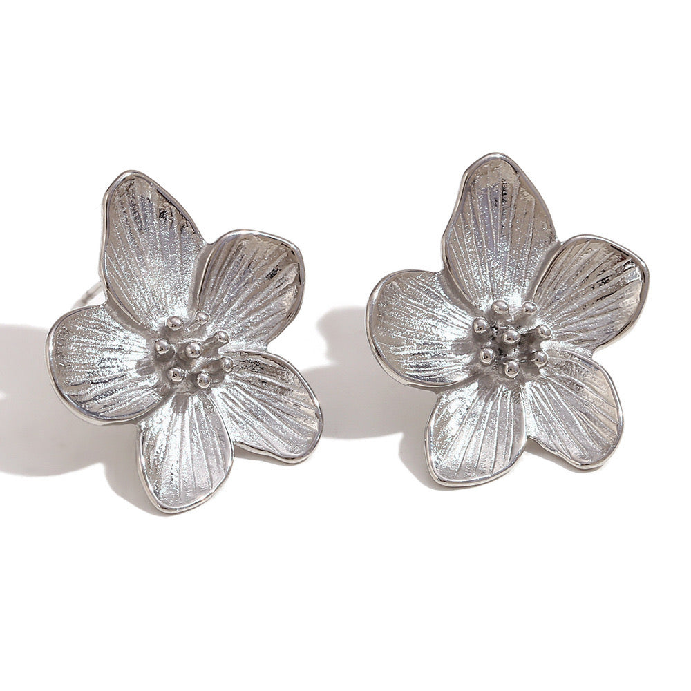 Small Five-petaled flower design Fine polishing stainless steel tarnish free studs earrings